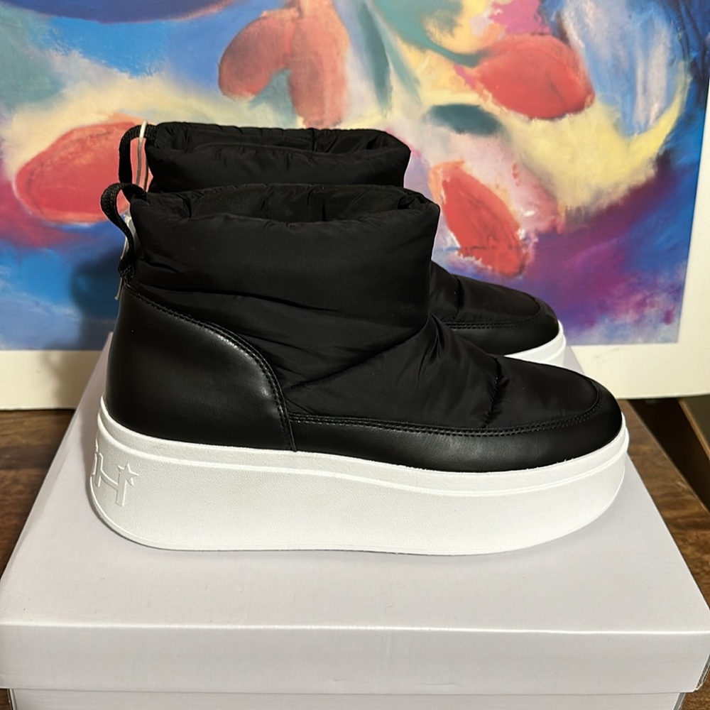 ASH MASON S PUFFER BLACK / WHITE ANKLE BOOT  SIZE 39 NEW NO TAG